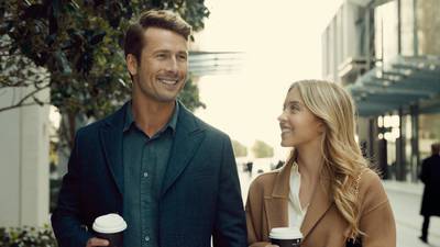 ‘Anyone But You’ review: Down in Australia, much ado about not enough with Glen Powell and Sydney Sweeney